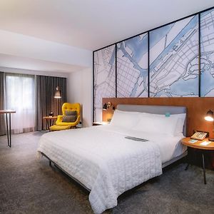 Camera club con letto king size